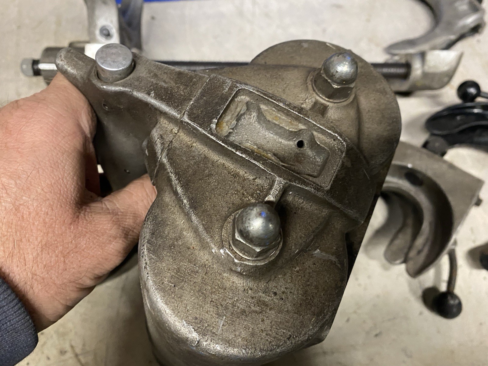 GP Tool GP 2020 Air Strut Spring Compressor with 4 Set Of Shoes, Working