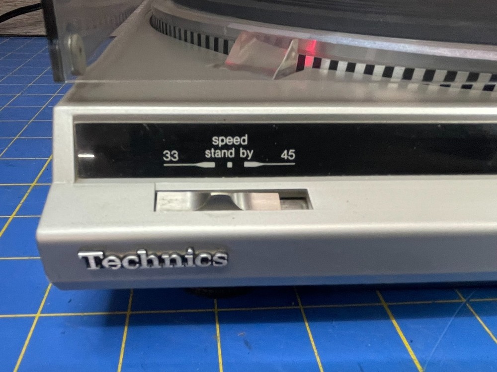 Technics direct drive auto-return turntable quartz SL-QD2