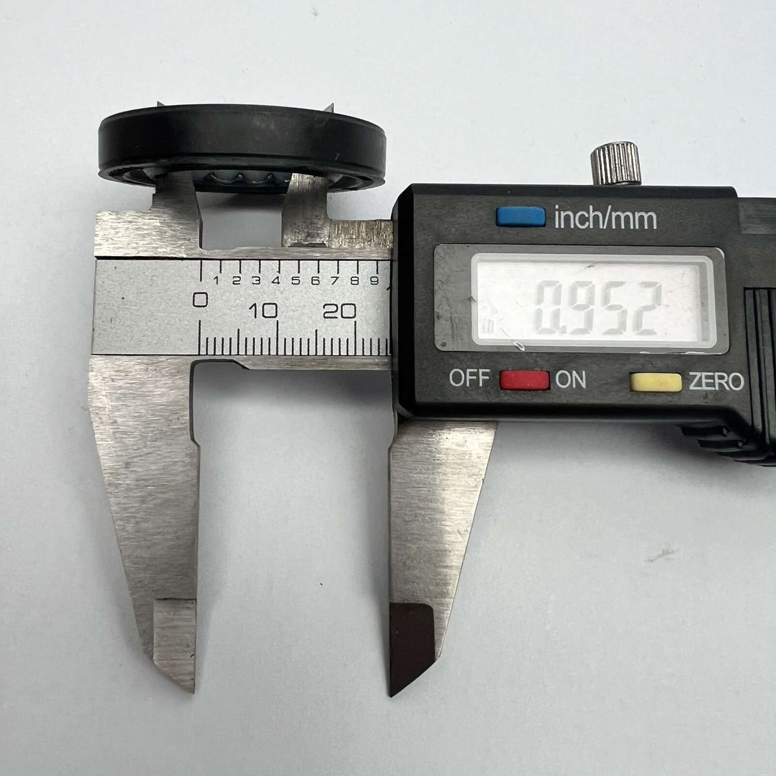 LOT OF 2 SHAFT OIL SEAL 5000604