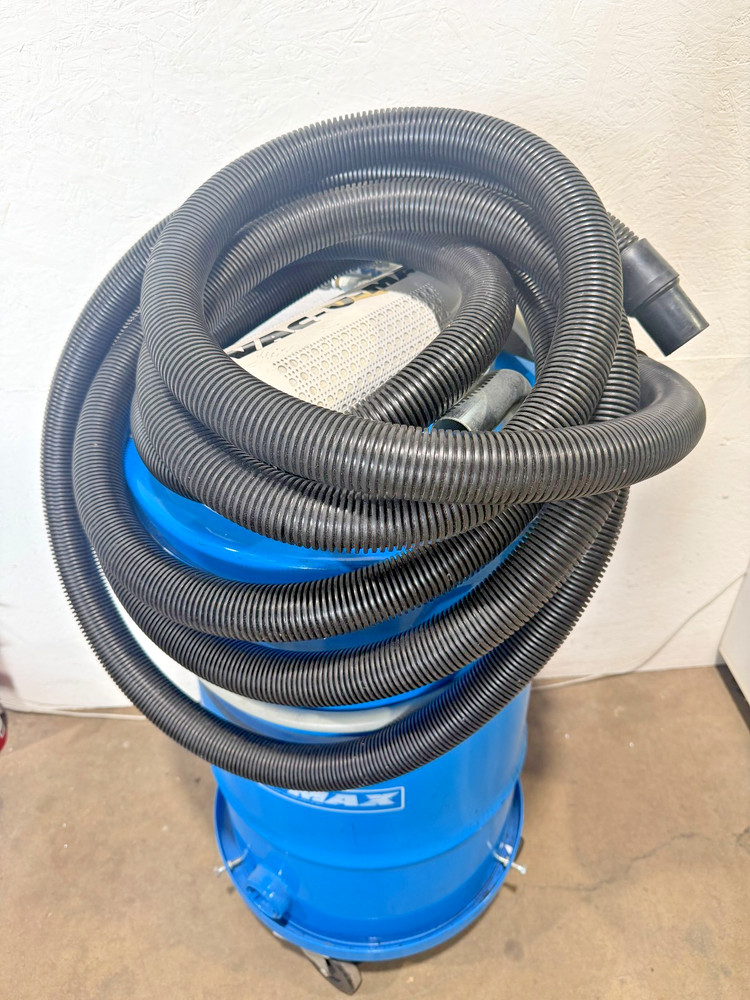 Vac-U-Max Pneumatic Vacuum 30 Gallon