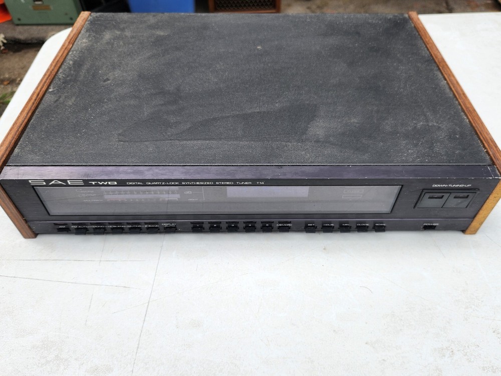 Vintage SAE Two T14 Digital Tuner Powers On