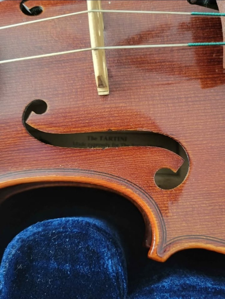 Tartini "Stradivarius Model" 4/4 Violin, with Case and Shoulder Rest - Advanced
