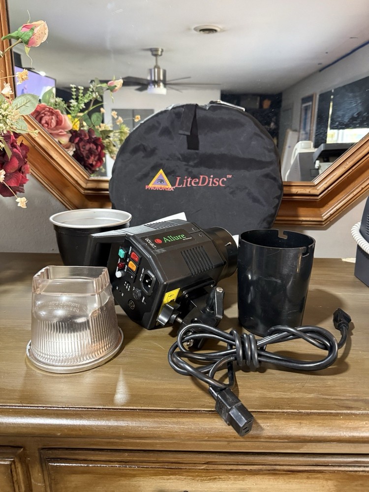 Norman Allure DP320 Studio Flash Monolight w/Reflector,Fong Diffuser & Lite Disc