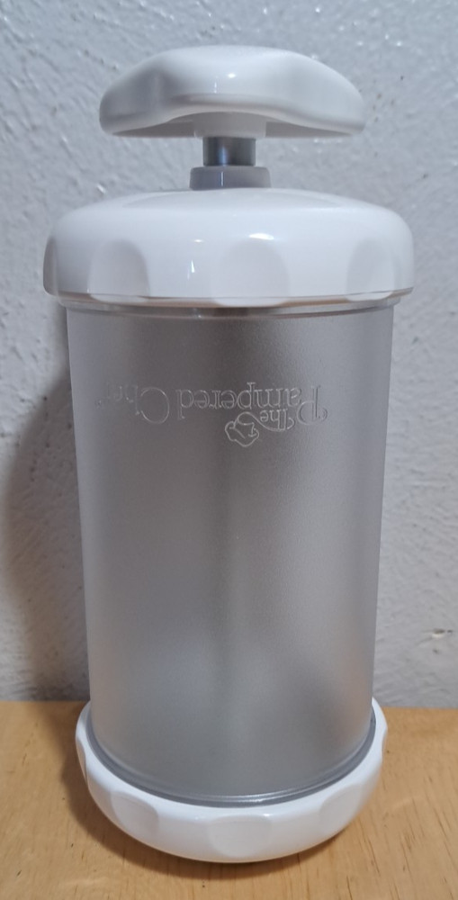 OPEN BOX Pampered Chef Cookie Press #1526 10 Discs & aInstructions
