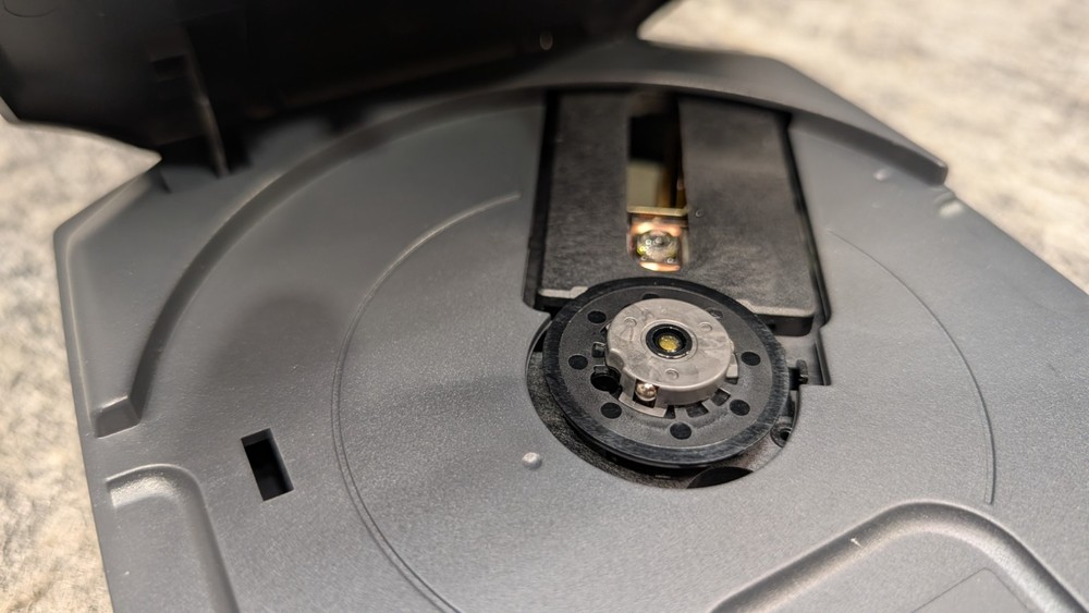 Sanyo CDP-450 Digital Audio Compact Disc Player CD Discman Bundle