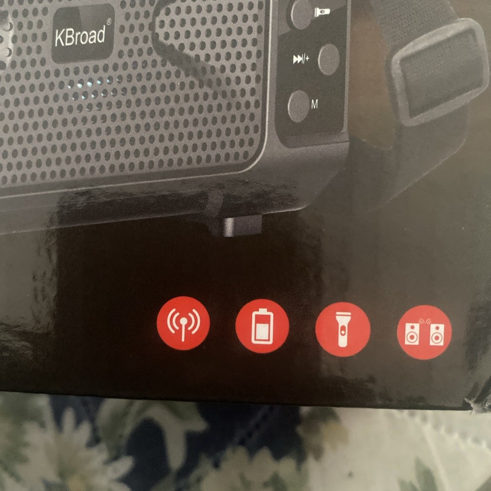 Flashlight Portable Wireless Speaker Bluetooth Speaker 3inch Speaker Drive Size
