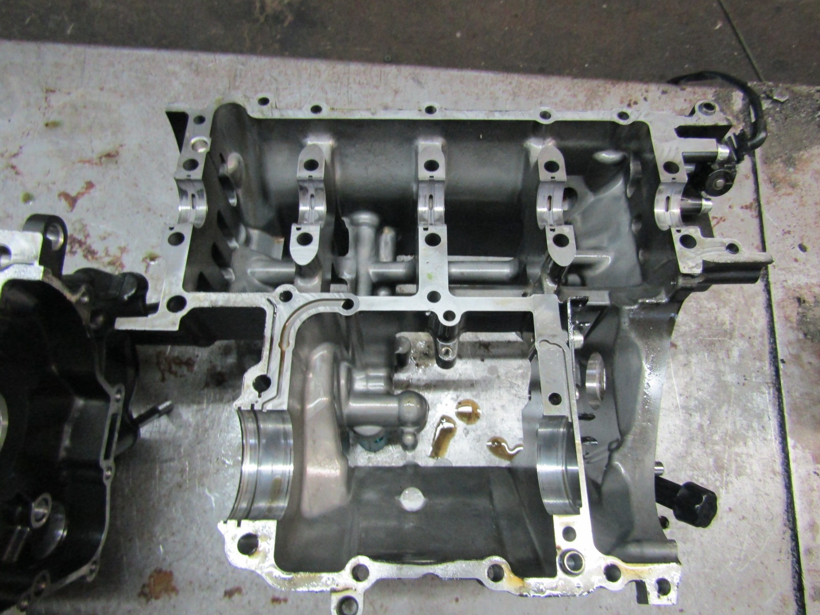 USED OEM 2017 - 2020 Yamaha Crankcase Assembly Halves YZF-R6 R6 BN6-15100-09-00