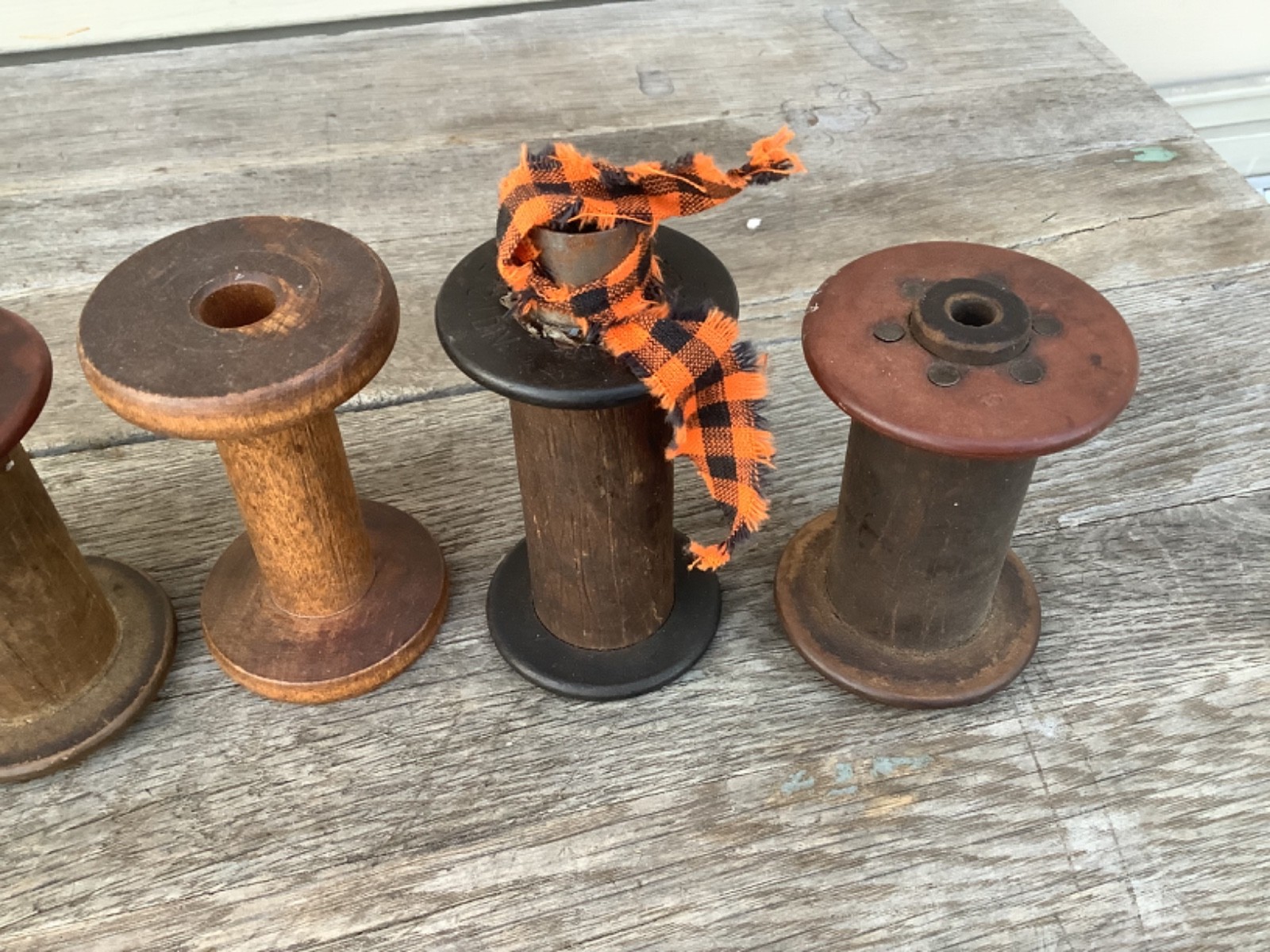 (5) Rustic Vintage Primitive Textile Mill Wooden Spools/ Bobbins 3-4" tall J5