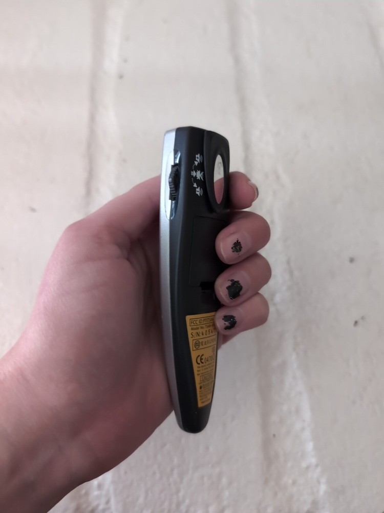 Keyspan TSAM-001 Universal Wireless Remote Control Mouse Laser Pointer Silver