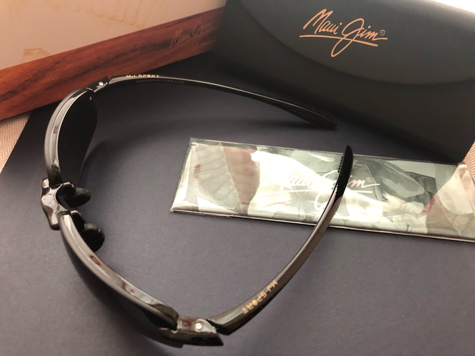 Maui Jim Sport Sunglasses 407-02 Ho'Okipa Black Wrap Frames with Black Lenses