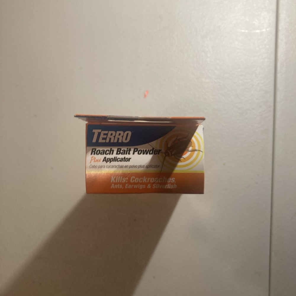 TERRO Roach Bait Powder + Applicator Kills Cockroach Ants Earwigs Silverfish