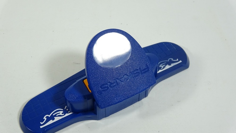 2" Fiskars Scroll Wave Paper Punch
