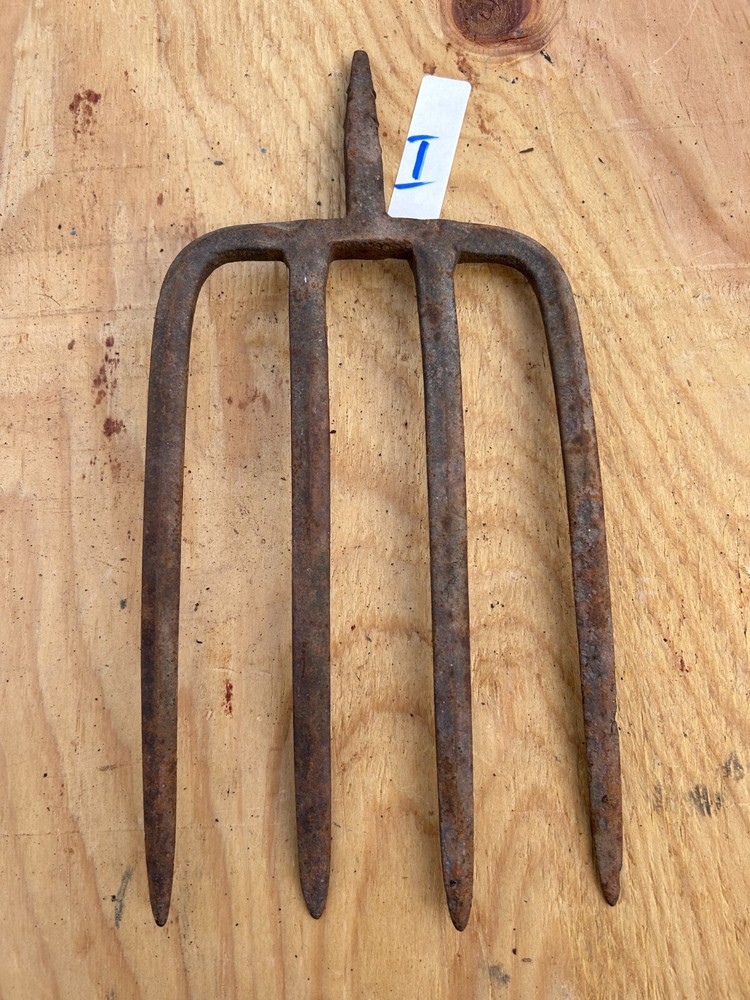 Fork Rake Head 4 Thines Rusty Rustic no handle Original Vintage Primitive Metal