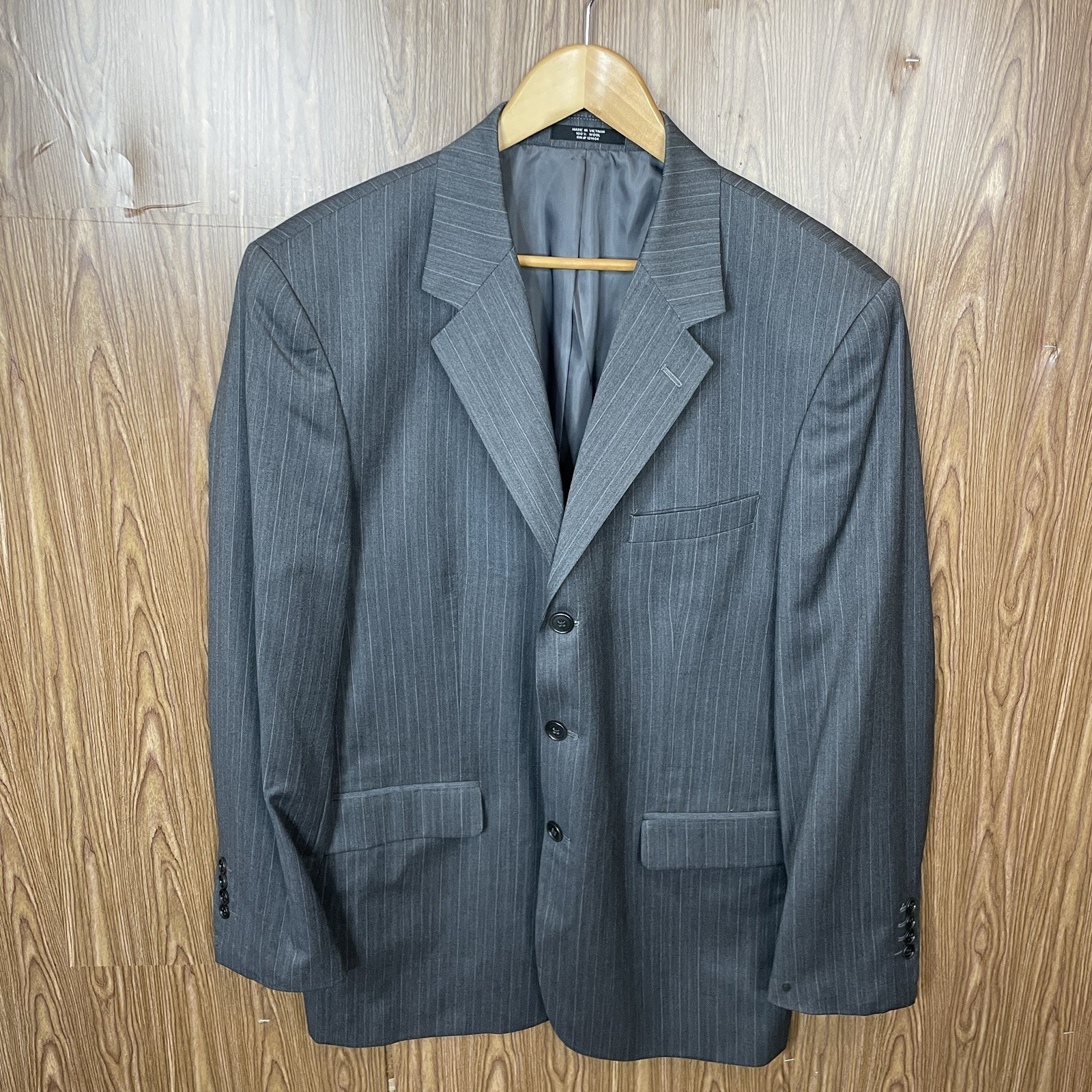 Lineage 2 Piece Suit Mens 44R 38x28 Gray Striped Wool Three Buttons Pants