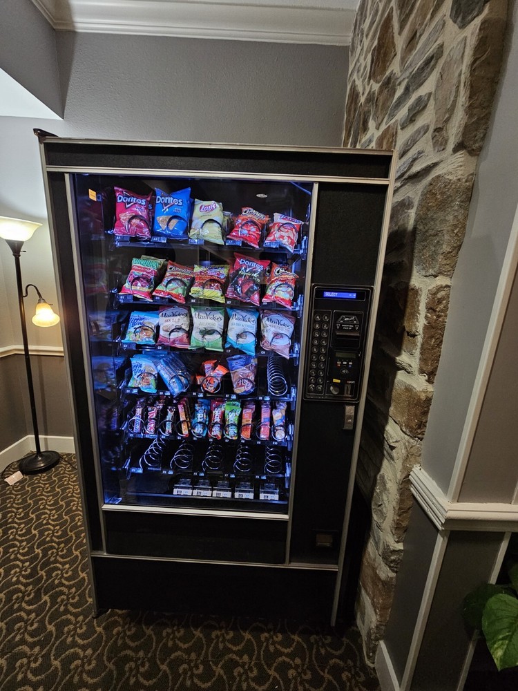 Vending Machine Refurbished AP 113 Snack 5-Wide