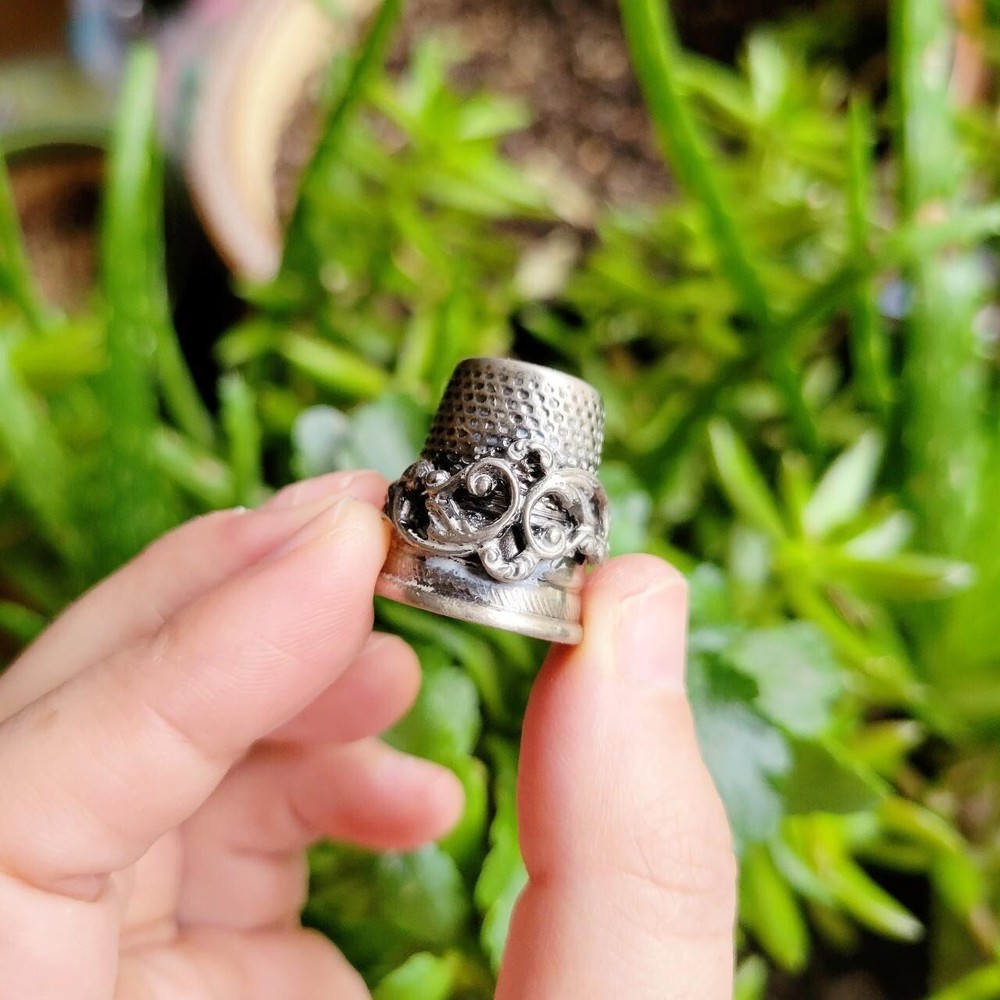 Vintage Ornate Silver Scroll Thimble