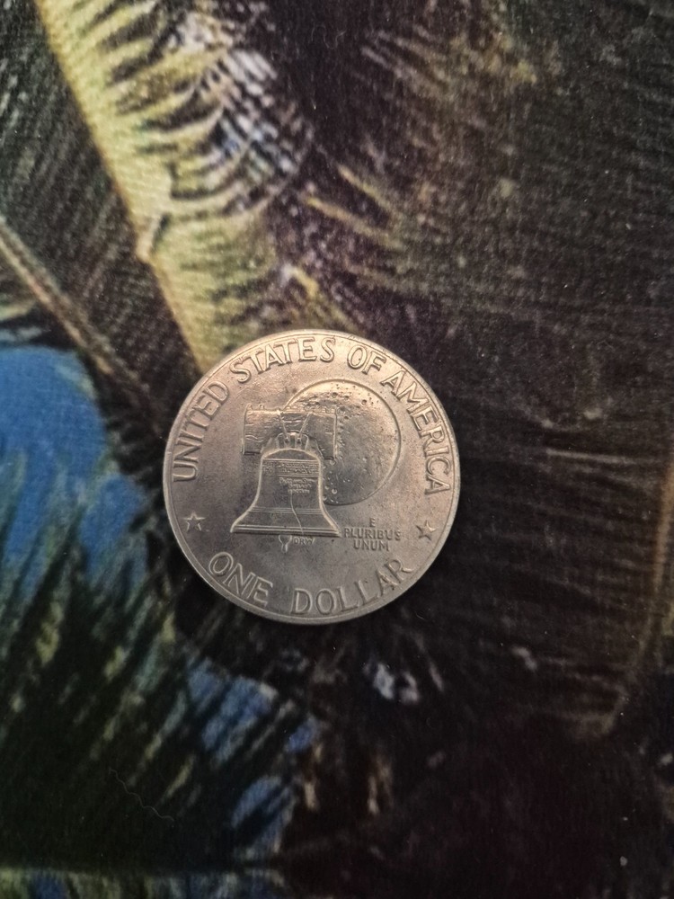 BICENTENNIAL SILVER DOLLAR **RARE**NO MINT MARK**