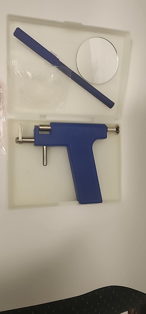 Ear Piercing Gun with Studs - BRAND NEW