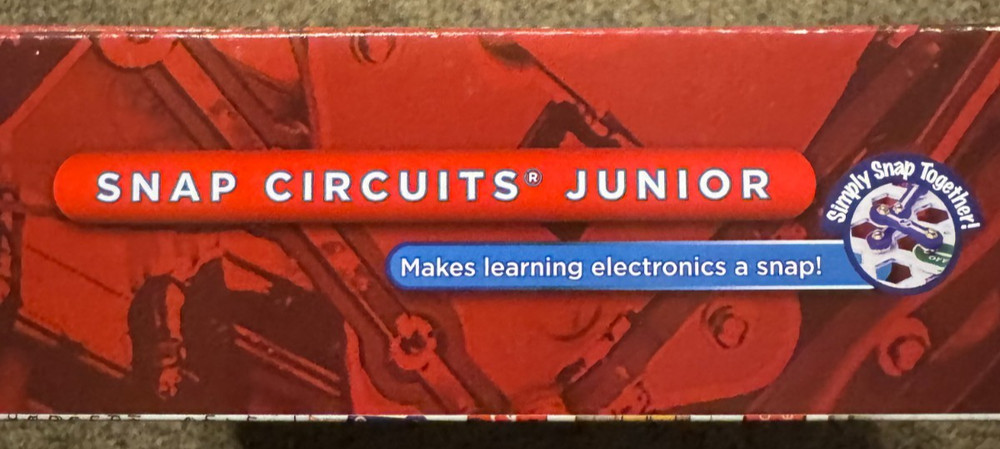 Snap Circuits Junior SC-100 Electronics Kit STEM Elenco Build 100 Projects Compl