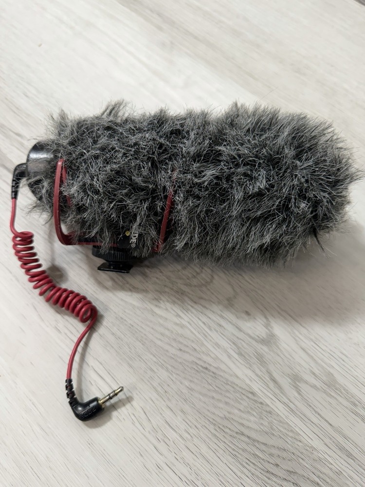 Rode VideoMicro Compact On-Camera Shotgun Mic Deadcat Windscreen Coiled Cable