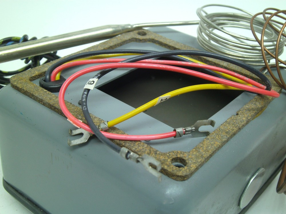 OPEN BOX! Johnson Controls Economizer A83GA-1 Air Controller Cooling Switch KB