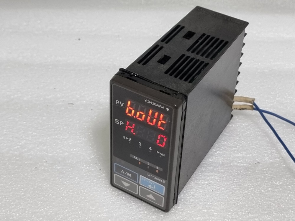 YOKOGAWA UT321 UT321-21 TEMPERATURE CONTROLLER