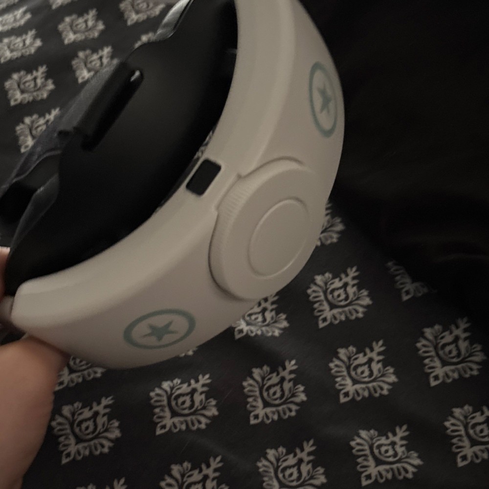 Meta Quest 2 Standalone VR Headset White Plastic Construction Model Quest 2