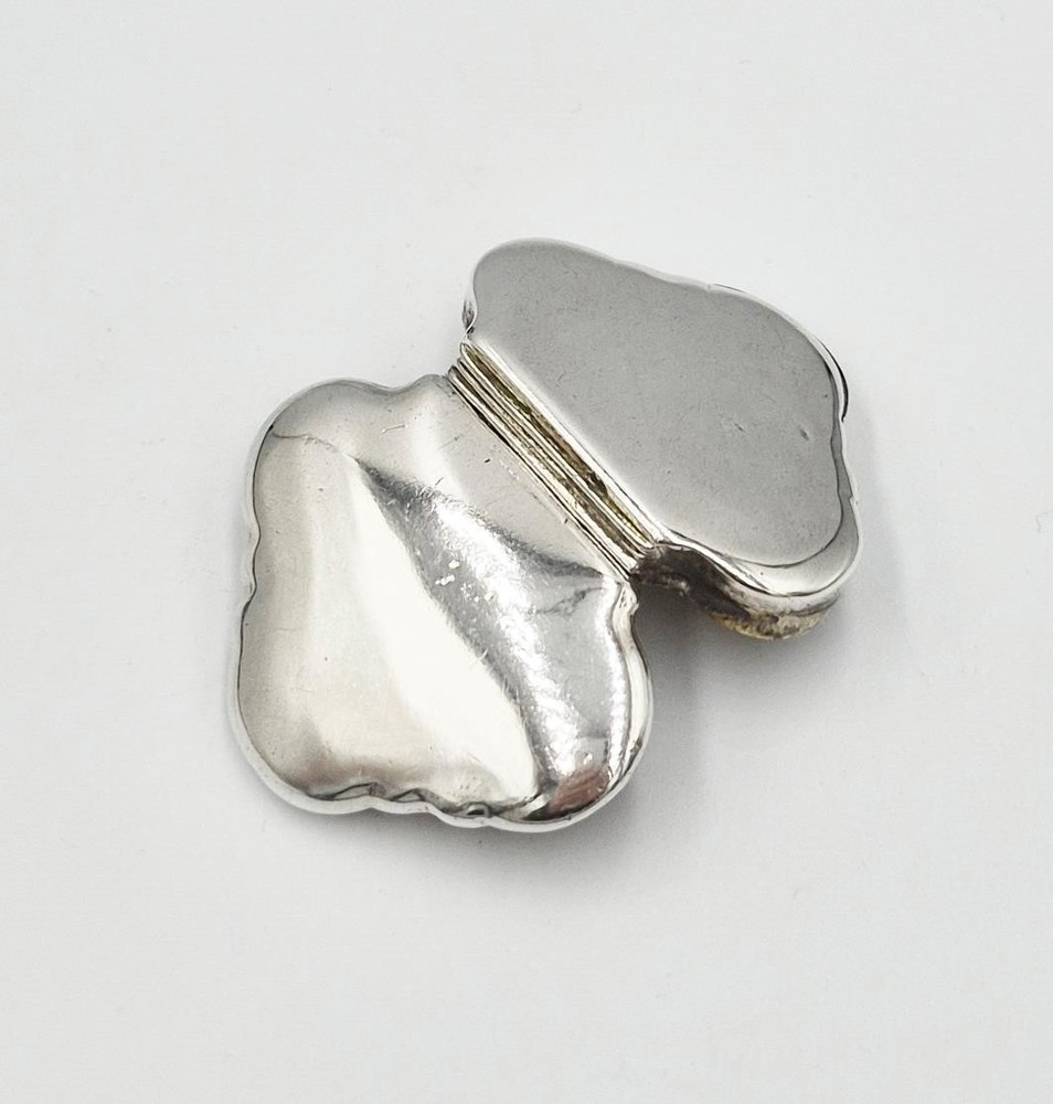 FINE 18TH CENTURY SOLID SILVER SNUFF BOX c1760