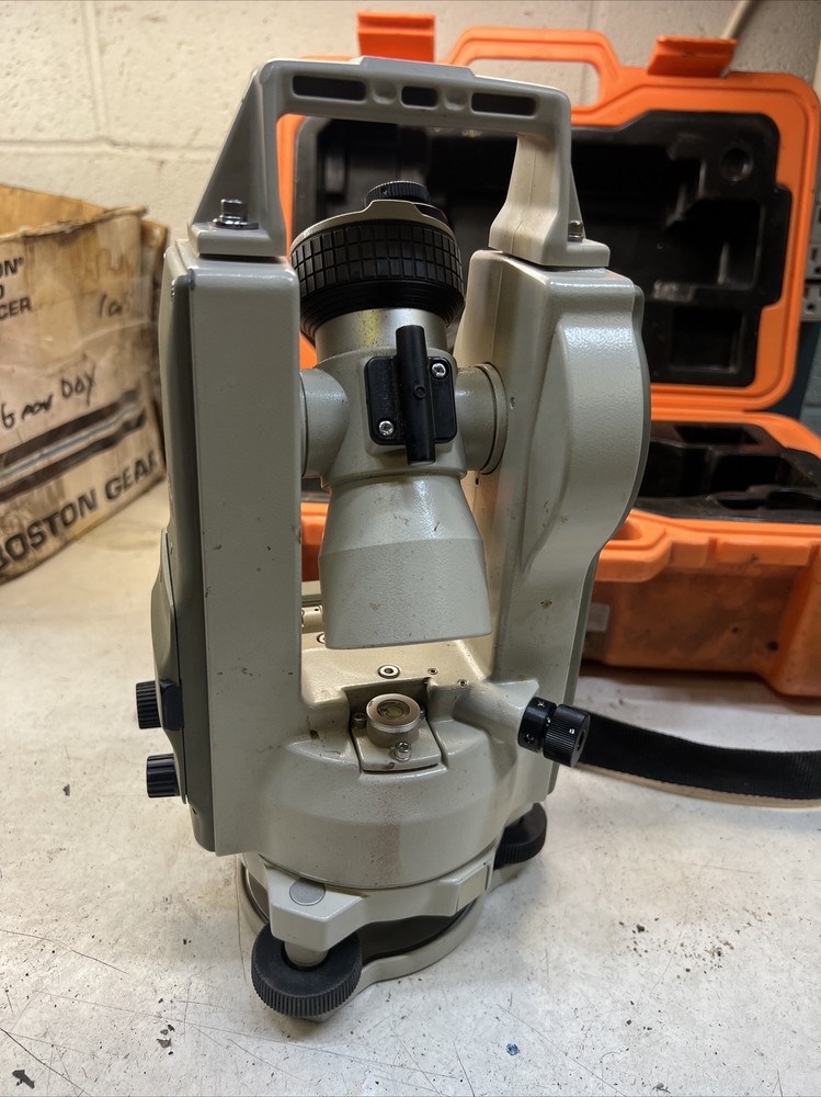 NIKON MODEL NE-20H DIGITAL THEODOLITE