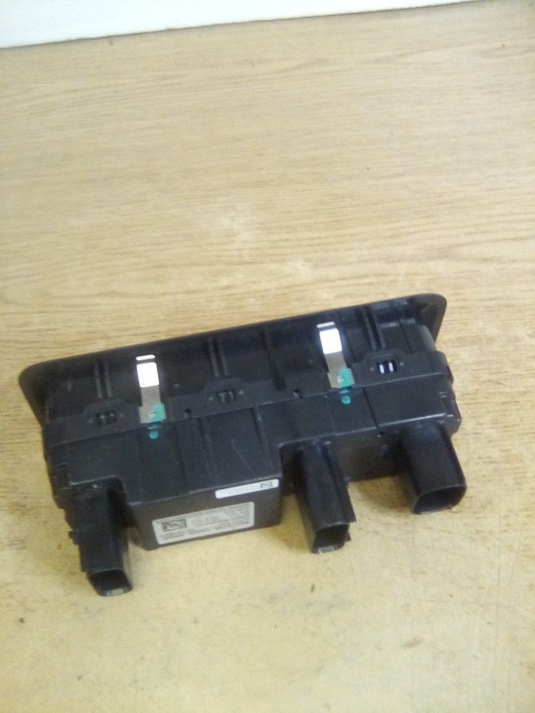 International MV607 Window Switch 4061968C4