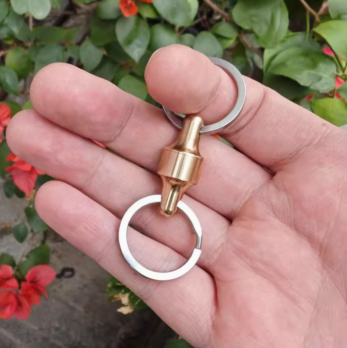 Quick separation quick buckle EDC multi-purpose tool keychain brasstitaniumalloy