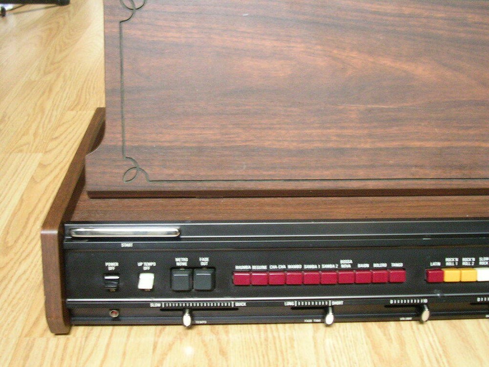 Roland Rhythm 77 TR-77 Drum Machine