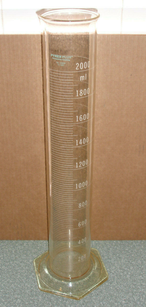 Corning PYREX PLUS Coated 2000 mL Single Scale TD Graduated Cylinder 63024