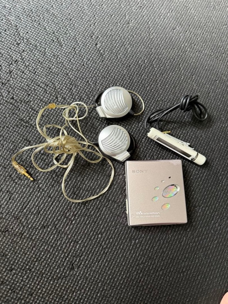 Sony MD Walkman MZ-E520 With Remote Control Untested