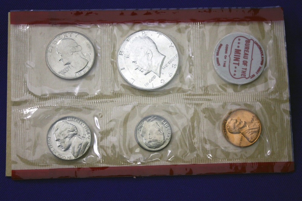 1968 UNCIRCULATED Genuine U.S. MINT SET ISSUED BY U.S. MINT