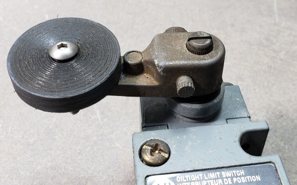 Allen Bradley 802T-HP Spring Return Lever Compact Limit Switch. Ser H