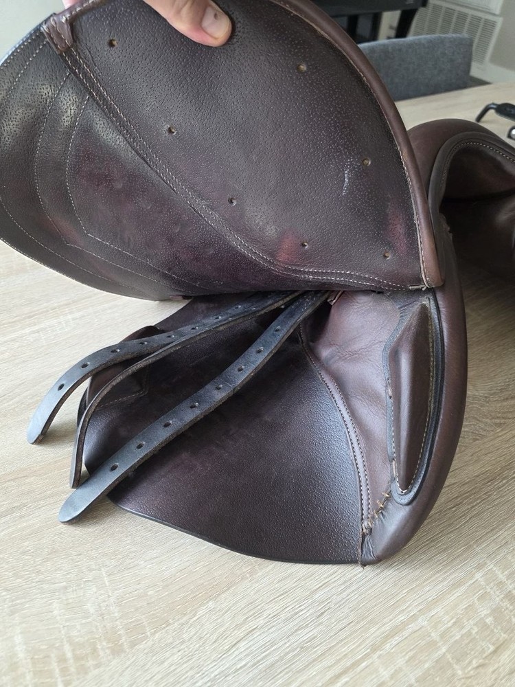 Devoucoux Brown Leather Jump Saddle + Wall Mount Rack