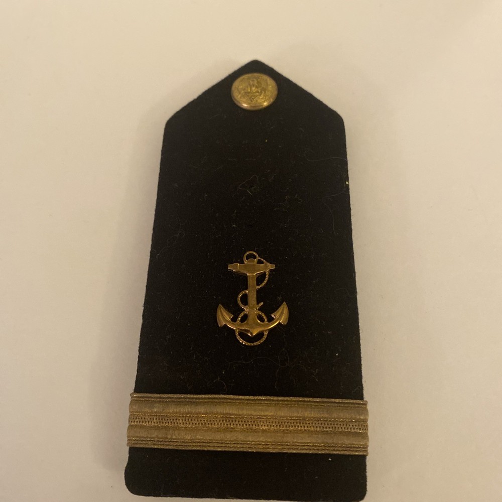 VINTAGE WWII ERA SHOULDER MARK