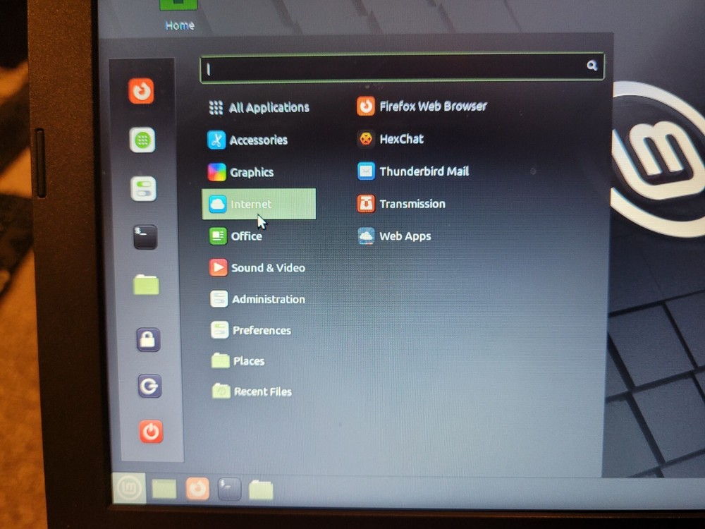 Linux Mint 21 Cinnamon "Vanessa" x64 Bootable on 4G USB Stick!