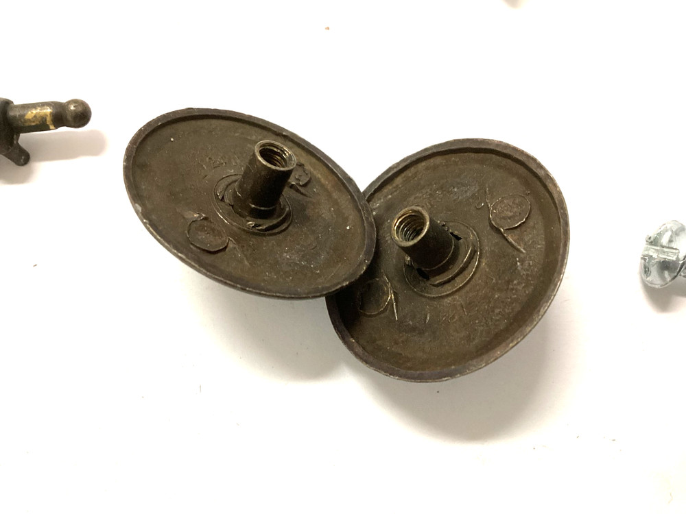 VINTAGE SOLID BRASS DRAWER & CABINET DROP PULL HANDLES LOT OF 11 plus 2 KNOBS