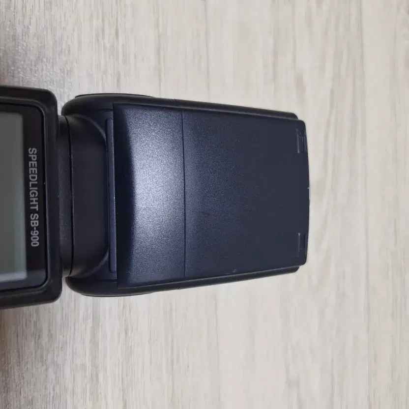 Nikon SB-900 Speedlight Flash with Accessories & Wireless Control Official