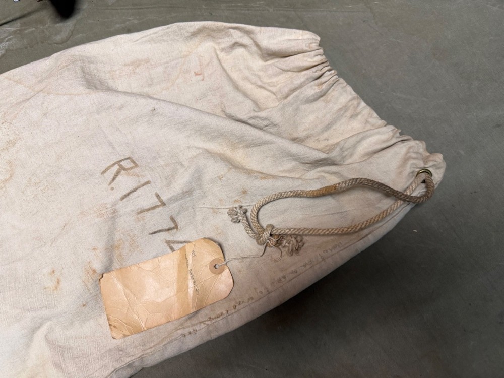 ORIGINAL WWII US ARMY INFANTRY BARRACKS LAUNDRY CARRY BAG-KHAKI,NAMED
