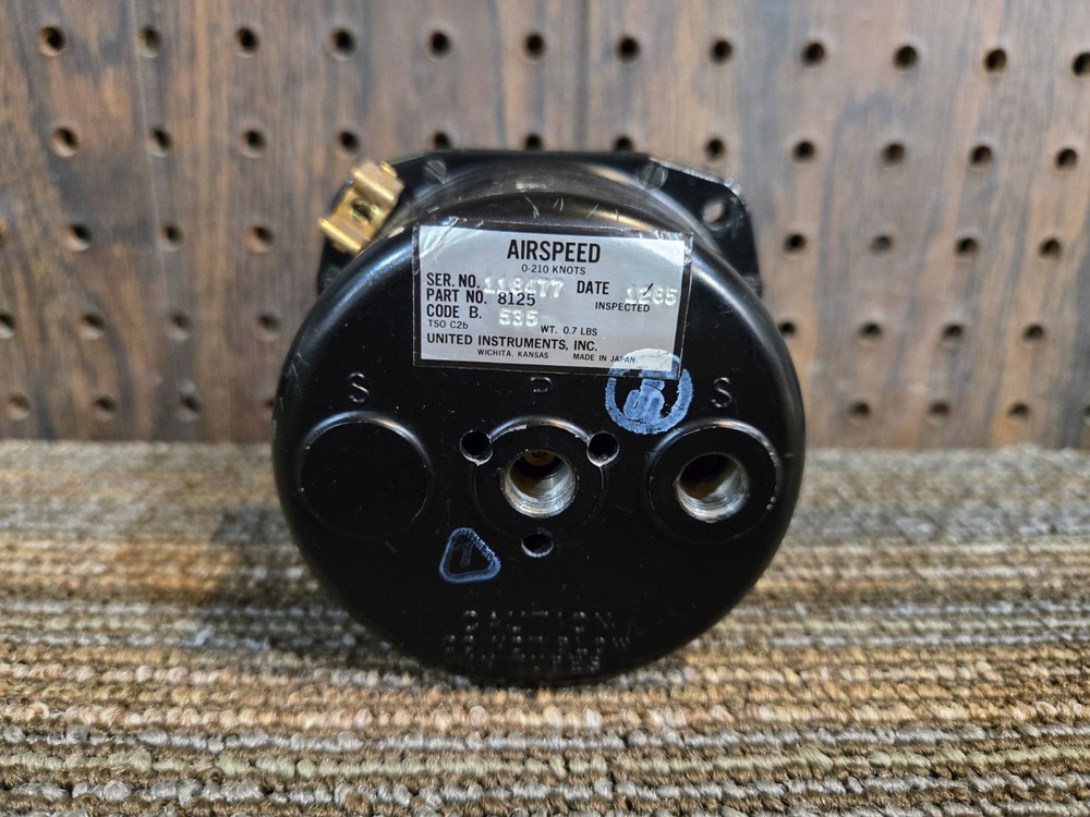 8125 United Instruments Airspeed Indicator