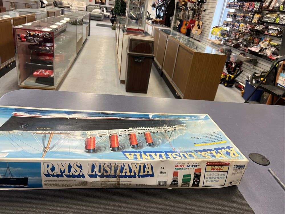 RMS LUSTANIA MODEL SHIP