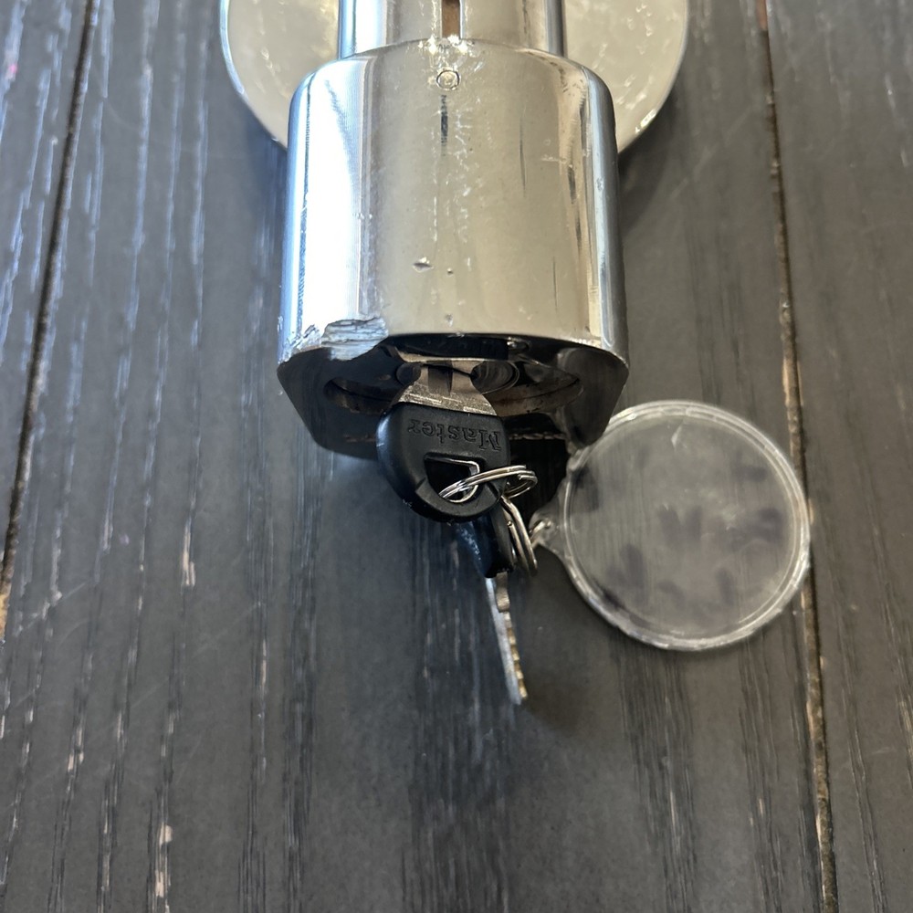 Master 377 trailer lock comes with 2 keys Fits 2"