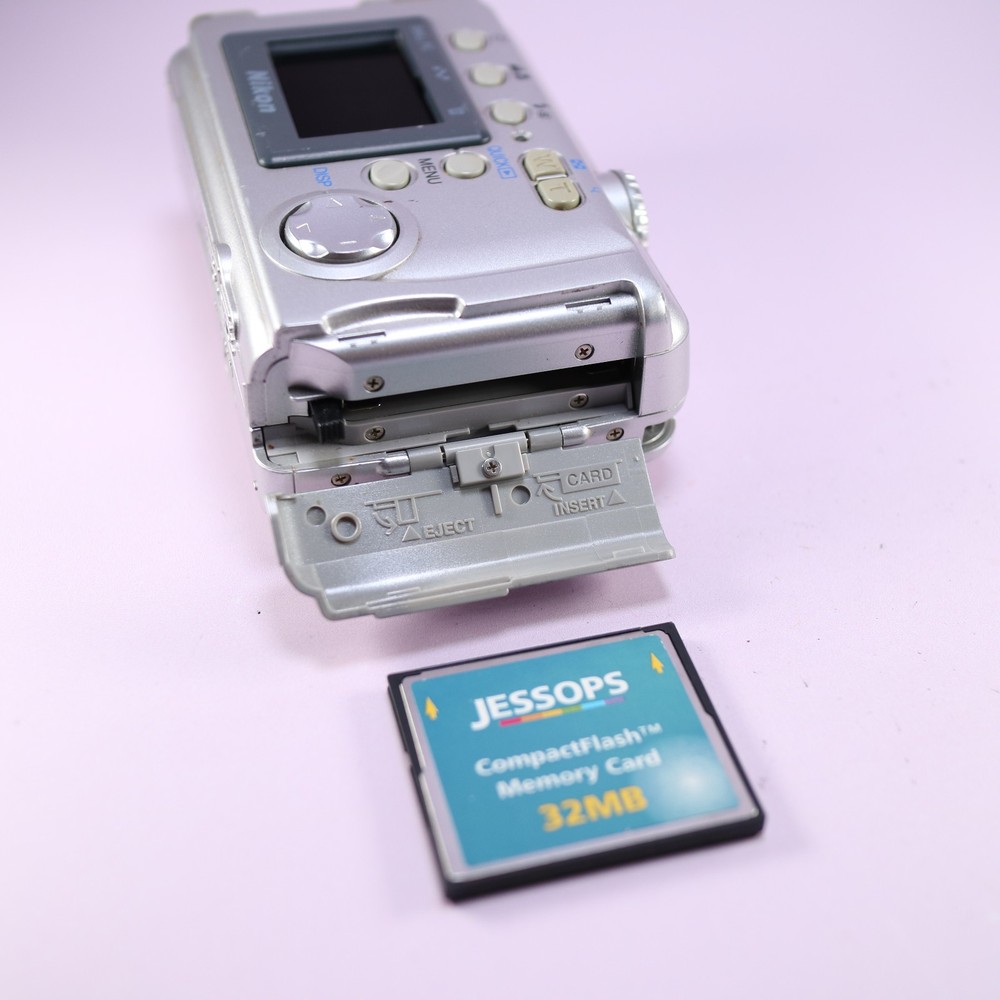 Nikon Digital Camera Coolpix 2000 2.0MP Silver Tested