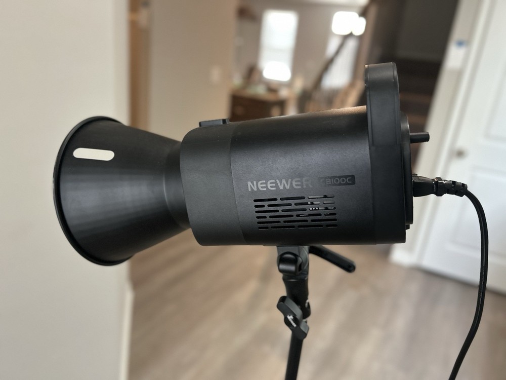 Neewer CB100C LED Continuous Studio Light BT 2.4G AC-Powered Black