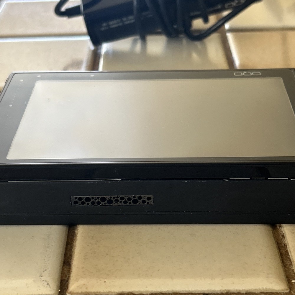 OQO Model 02 UMPC Mini PC – Working with Cables (READ)