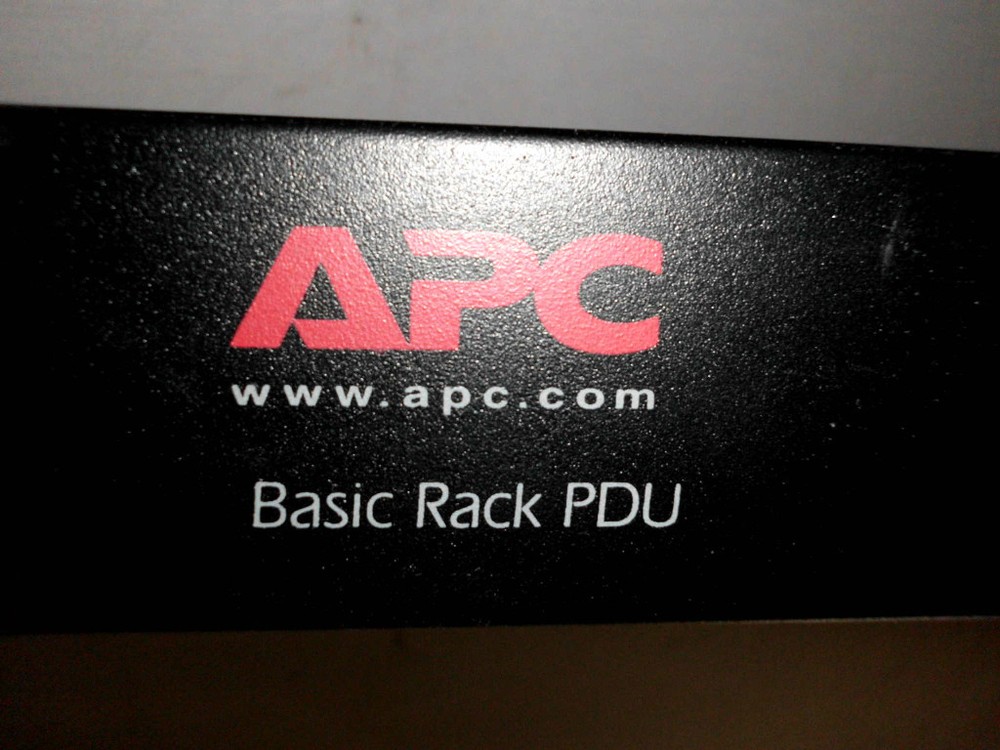 New APC Basic Rack PDU Zero U Power distribution strip (160)
