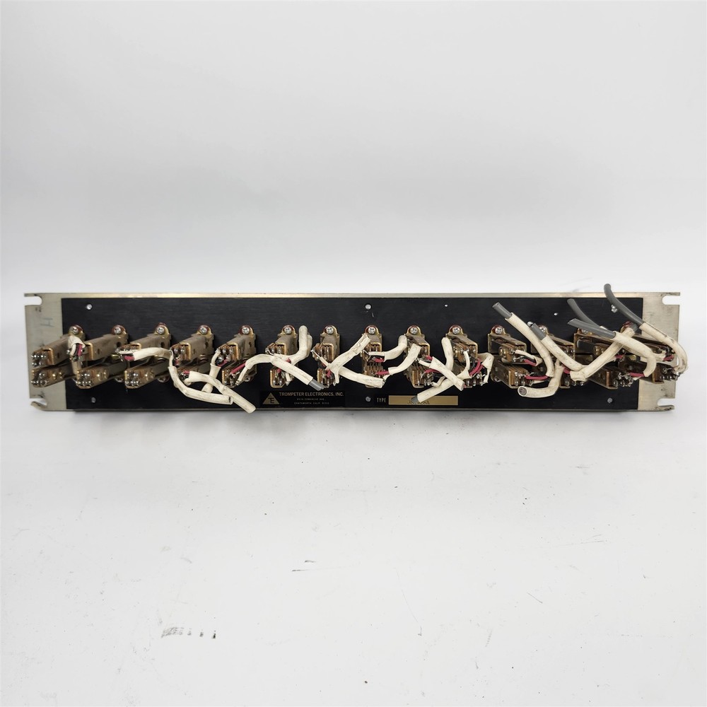 Trompeter JSI-28A Audio Patch Panel w/ 13 ALP3 Loopback Connectors